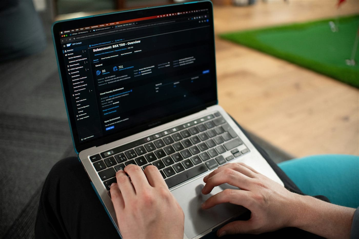 Interfaz digital con inteligencia artificial aplicada a software empresarial